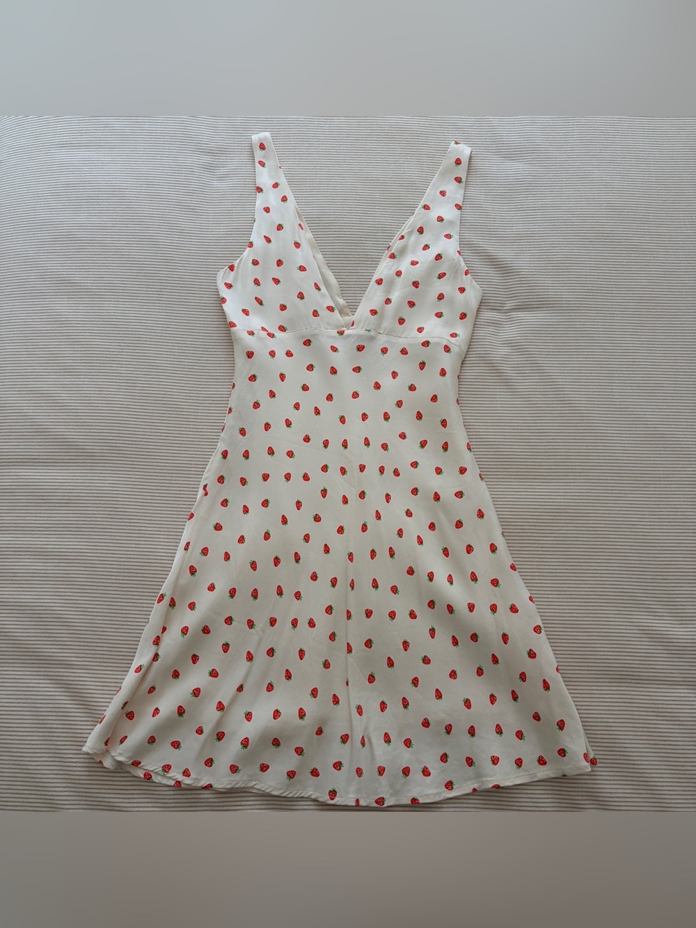 Viral Zara Strawberry Mini Dress - Picture 4 of 4